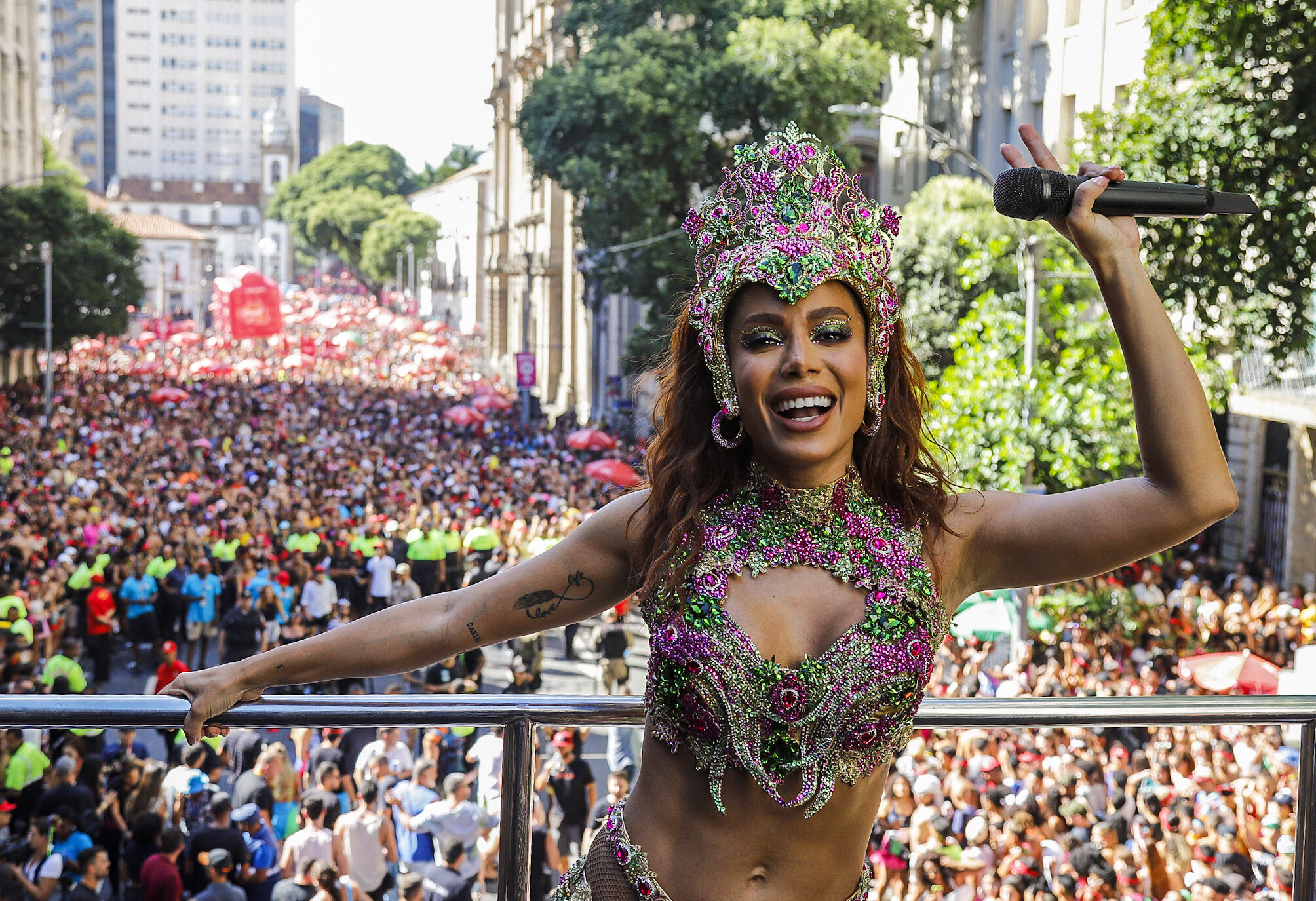 Home 25 rio with locals bloco da anitta carnival rio de janeiro